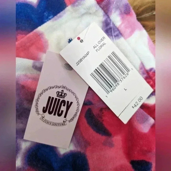 NWT JUICY COUTURE Camisole (Small) and Short (Large) Floral 70' Pattern Towel - Picture 7 of 14